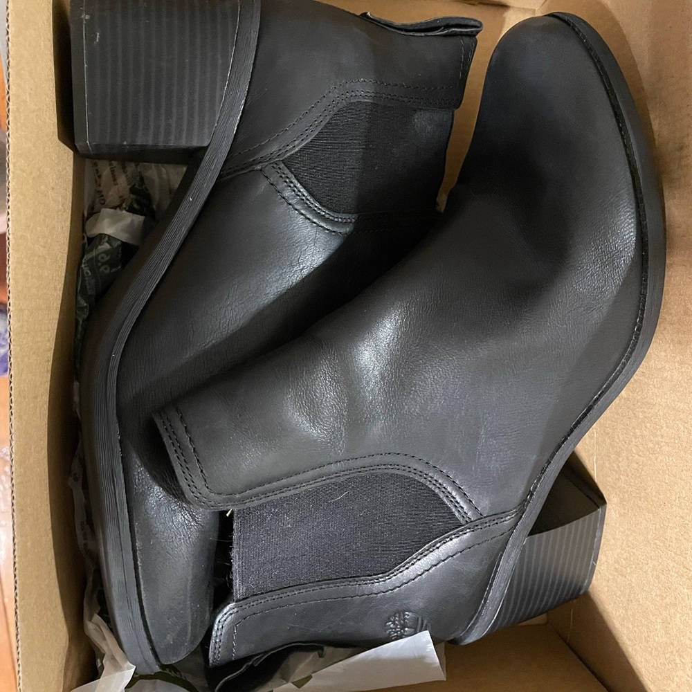 Timberland Chelsea boots. Size 10.
